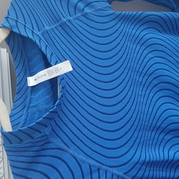 Women's Athleta Fitted Stretchy Gym Top Size M - Picture 4 of 9